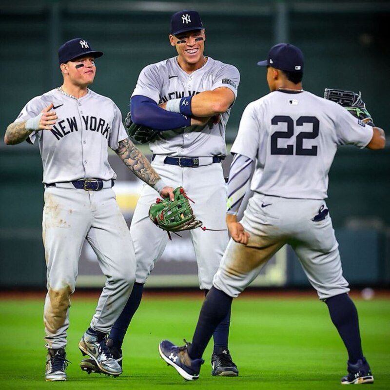 ¡Los Yankees celebran su victoria!