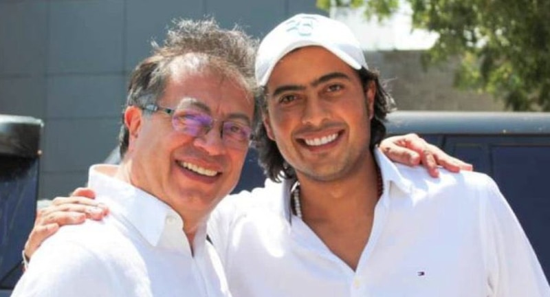 El cantante colombiano Maluma junto a su padre.