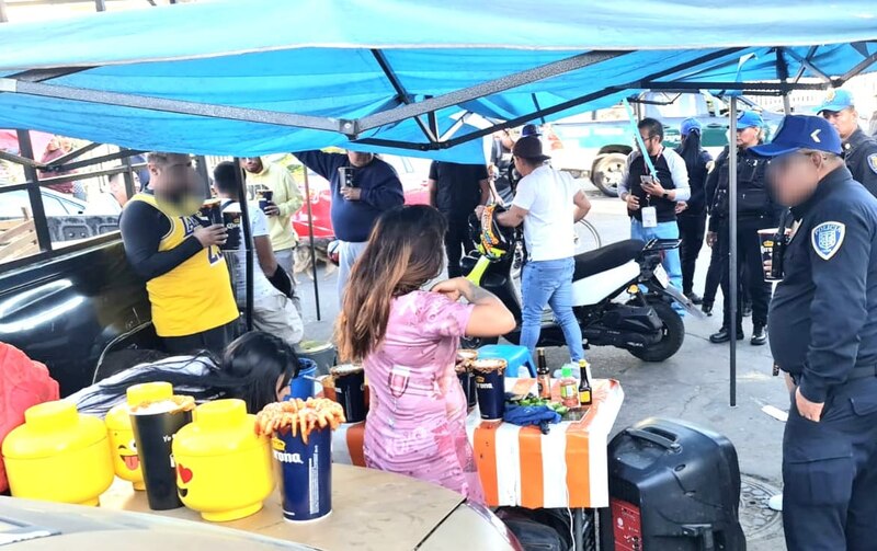 Riña en puesto de comida deja un muerto y varios heridos