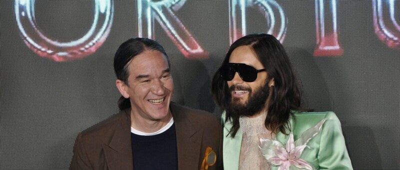 Jared Leto y el director de 'Morbius', Daniel Espinosa, en la alfombra roja