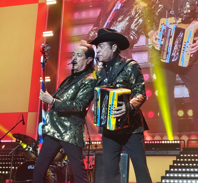 Los Tigres del Norte en el Palacio de los Deportes