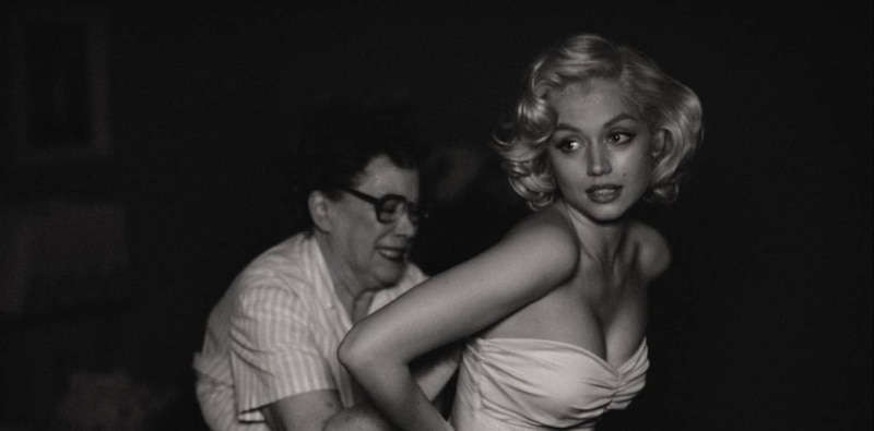 Marilyn Monroe en el set de rodaje de "Los caballeros las prefieren rubias"