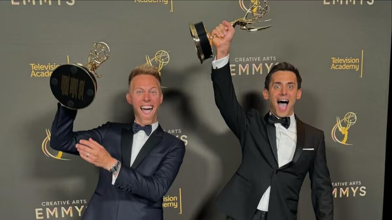 Los presentadores del programa "The Late Late Show with James Corden", James Corden y Ben Winston, ganan un premio Emmy.