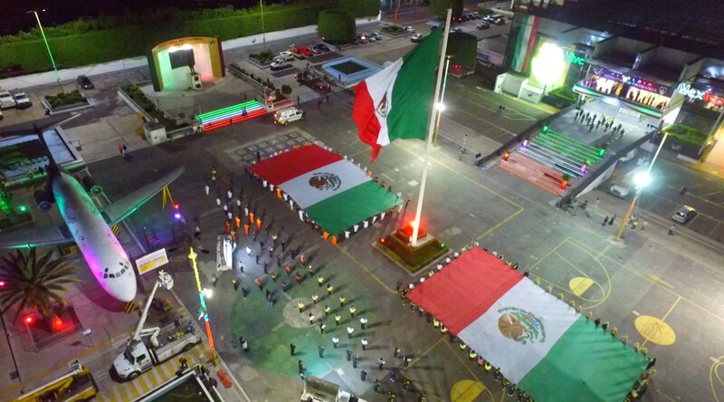 Ceremonia cívica en la explanada del Monumento a la Bandera