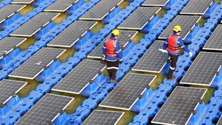 En innovadora batería recargable, científicos de EU “embotellan” la energía solar