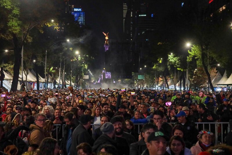 Multitud de personas en la Ciudad de México