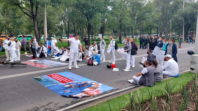 Enfermeras protestan por mejores condiciones de trabajo en México