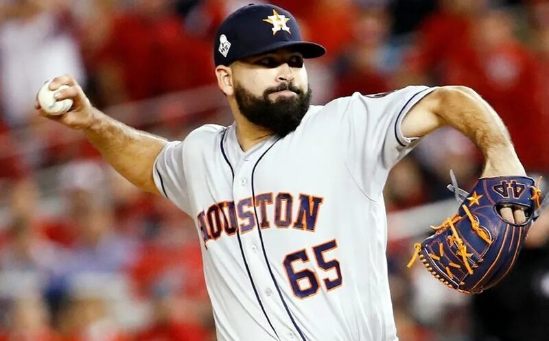 El lanzador de los Astros de Houston, Lance McCullers Jr., lanza la bola durante el partido contra los Angelinos de Los Ángeles en el Minute Maid Park el 1 de mayo de 2019.