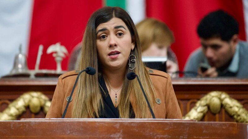 La diputada Camila Vallejo durante una sesión en el Congreso Nacional de Chile.