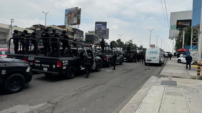 Title: Policías en la Ciudad de México