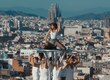 Dua Lipa homenajea a Kylie Minogue con un vídeo en unas piscinas de Barcelona