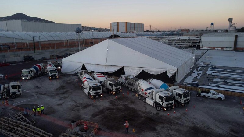 Construcción de un hospital de campaña para atender a pacientes con COVID-19