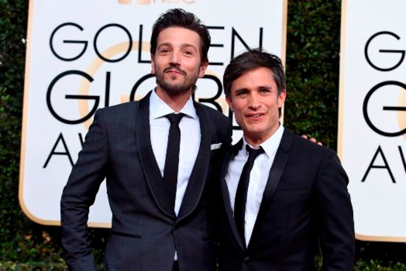 Javier Bardem y su hermano Carlos Bardem en los Globos de Oro 2018