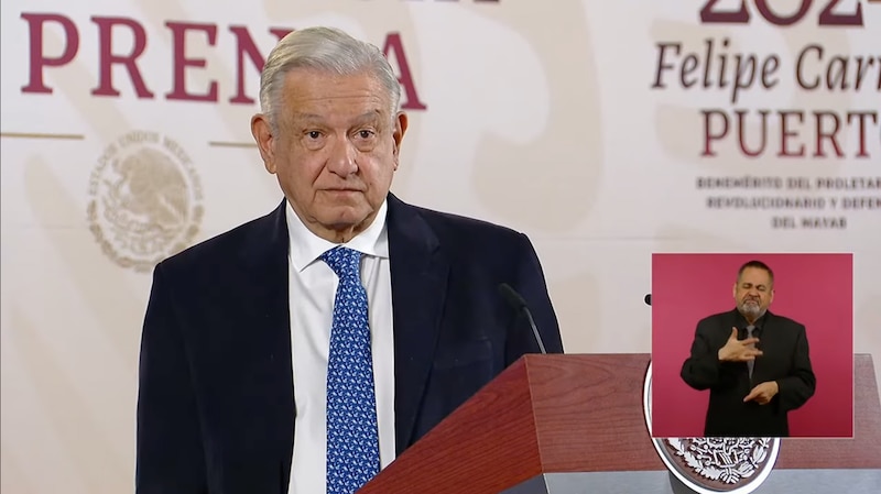 El presidente López Obrador da un discurso en la ceremonia del Premio Nacional de Deportes 2022.