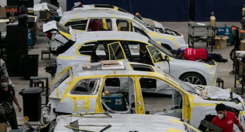 Una mirada al interior de la línea de montaje de BMW en San Luis Potosí