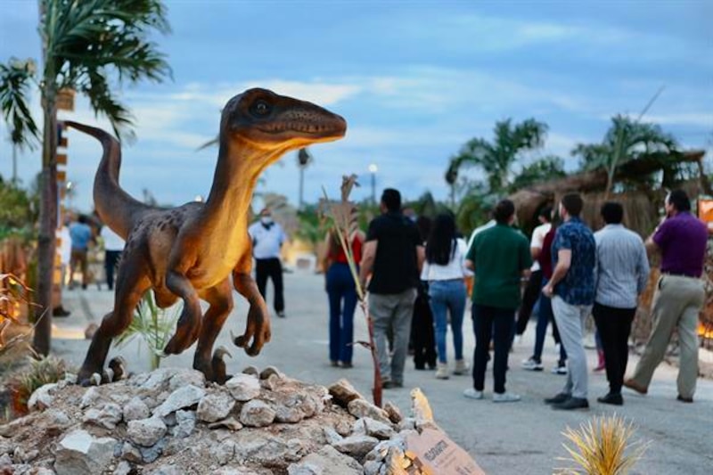 ¡Cuidado! Un dinosaurio suelto en el parque