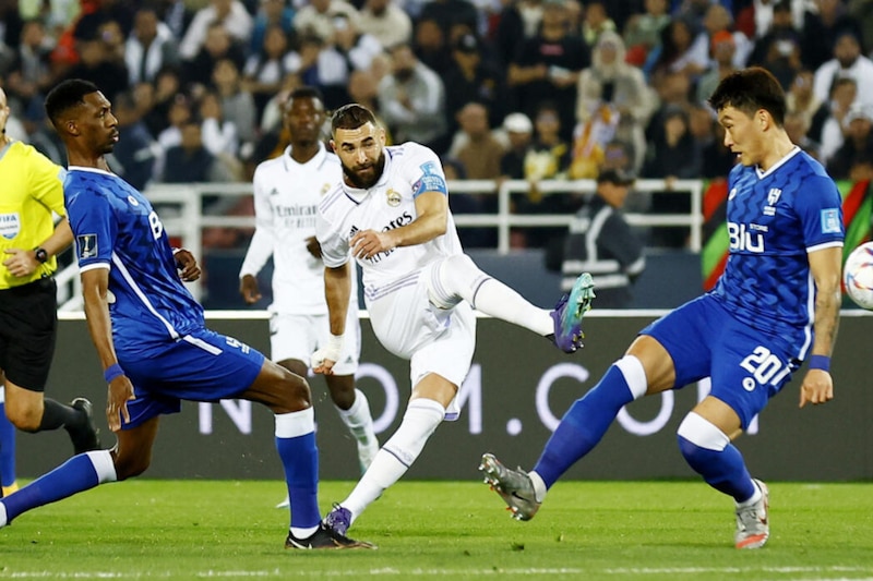 Jugadores de los equipos Real Madrid y Al Ahli