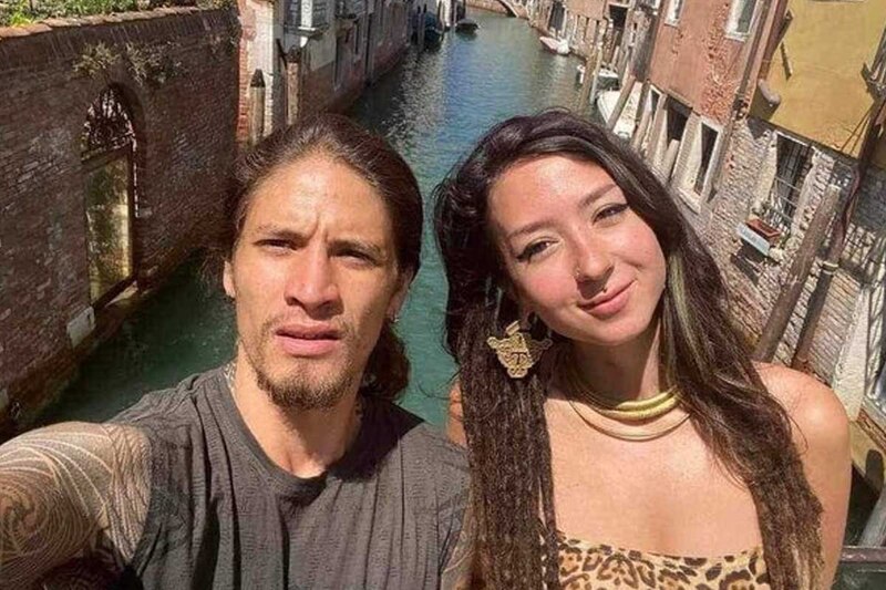Pareja de mochileros en Venecia