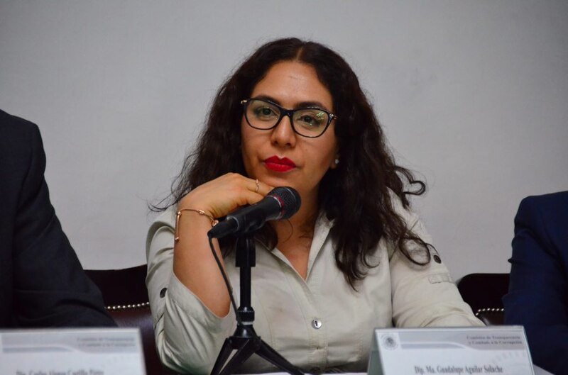 La diputada María Guadalupe Aguilar Solache rinde protesta como presidenta de la Comisión de Comunicaciones y Transportes.