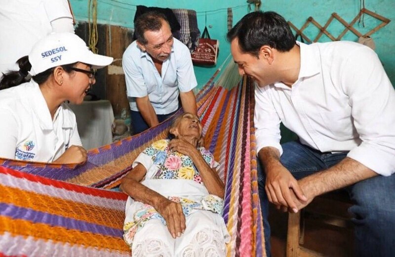 SEDESOL entrega apoyos a personas de la tercera edad