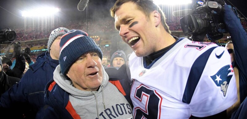 Tom Brady y Bill Belichick celebran la victoria de los Patriots en el Super Bowl