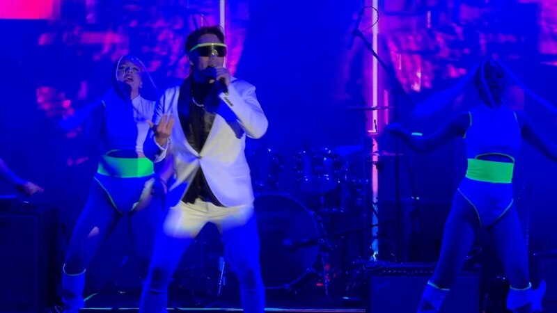 Alex León durante su presentación en el Lunario