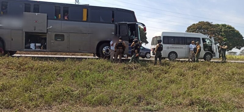 Retén de la Guardia Nacional en una carretera