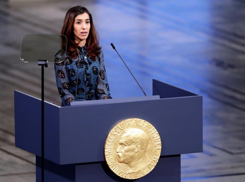 La activista paquistaní Malala Yousafzai pronuncia un discurso en la ceremonia de entrega del Premio Nobel de la Paz en Oslo, Noruega.