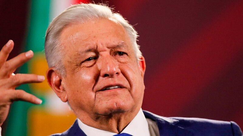 El presidente Andrés Manuel López Obrador habla durante una conferencia de prensa.