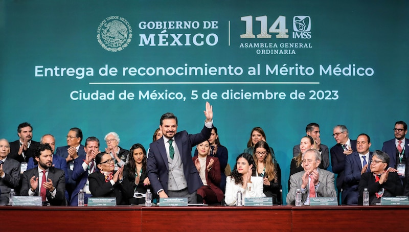 Entrega de reconocimientos al Mérito Médico