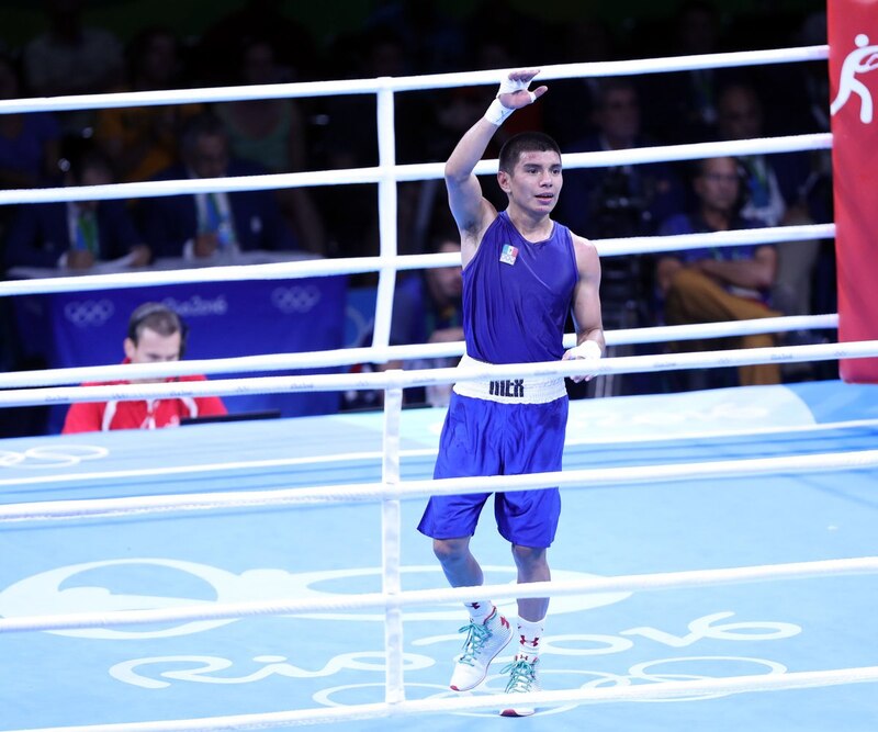 El boxeador mexicano Misael Rodríguez celebra su victoria en los Juegos Olímpicos de Río 2016.