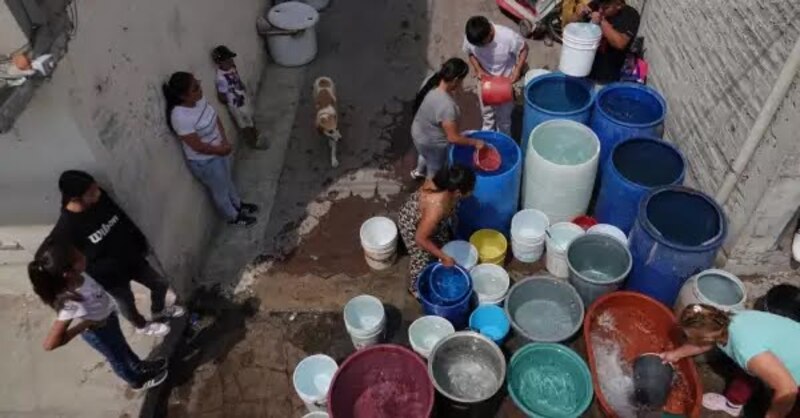 Escasez de agua en una comunidad