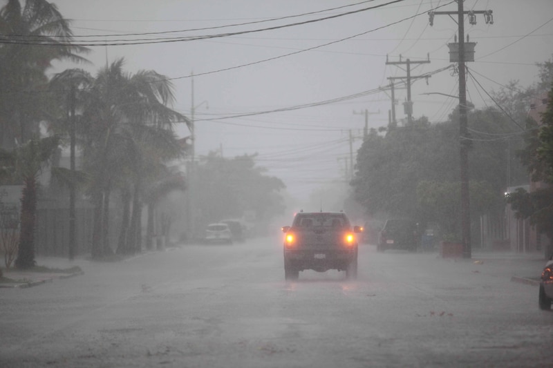 Lluvia torrencial en una calle de la ciudad