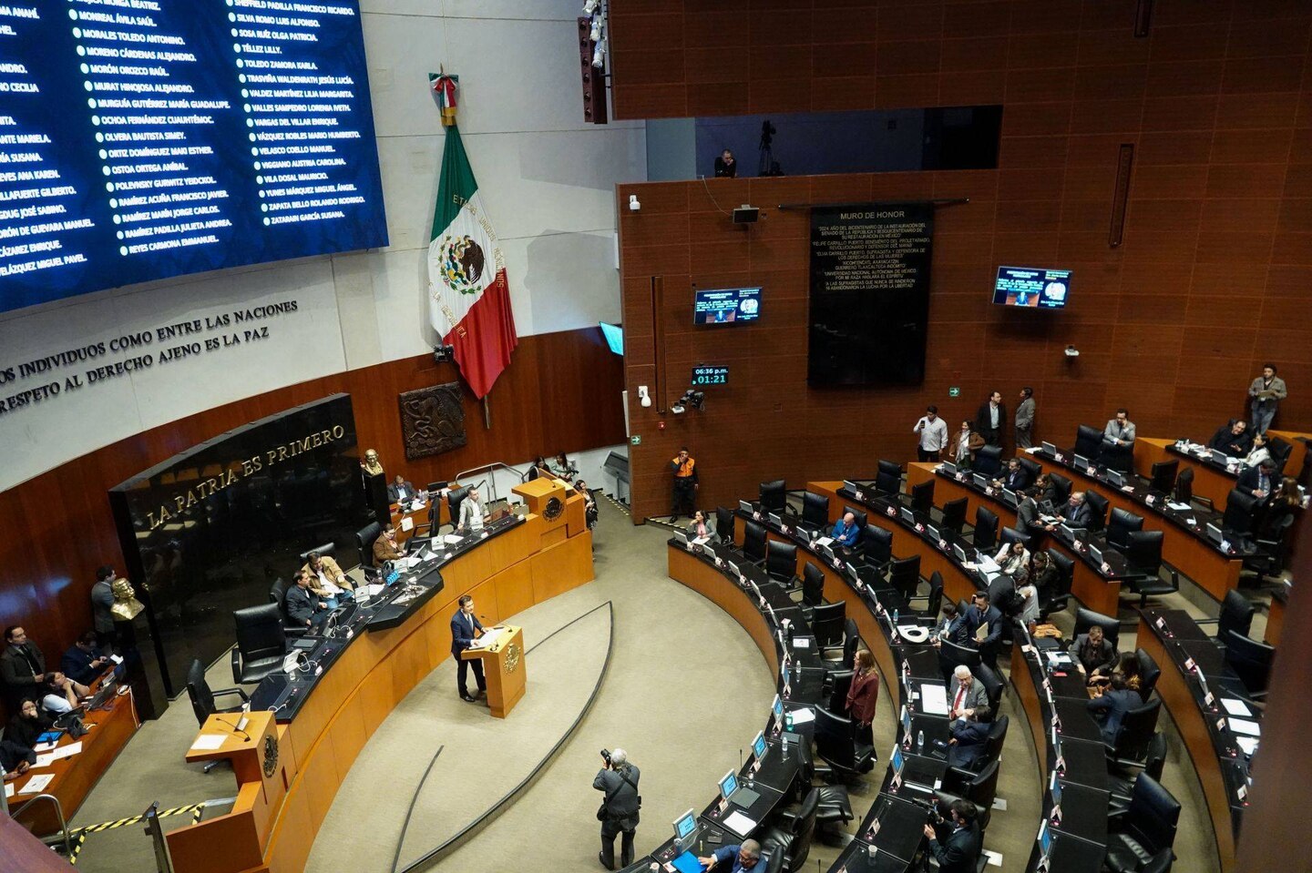 Lamenta Senado deceso del Papa Francisco; rinde minuto de silencio y aplausos