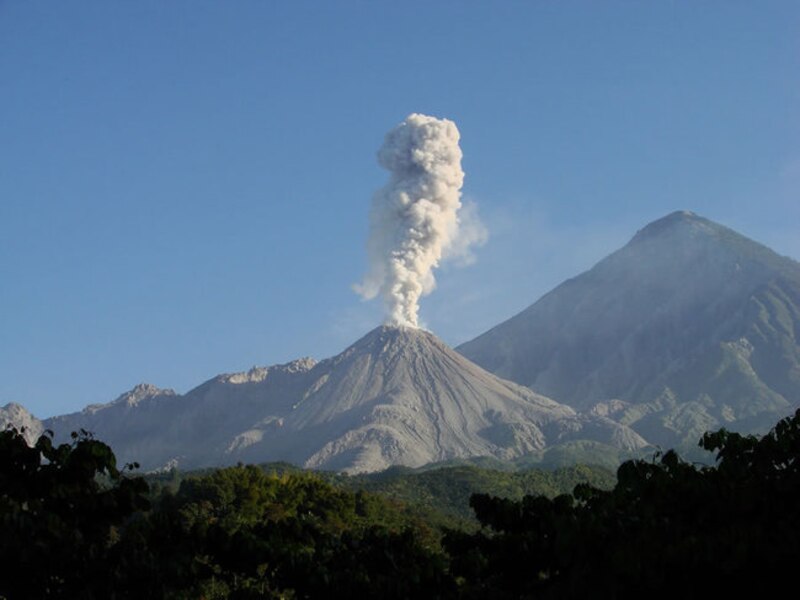 Volcán en erupción