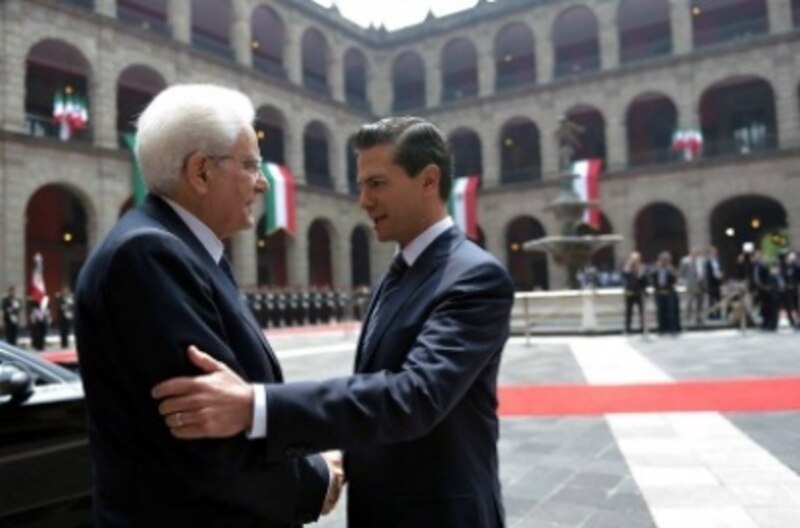 El presidente de México, Enrique Peña Nieto, recibe al presidente de Italia, Sergio Mattarella.