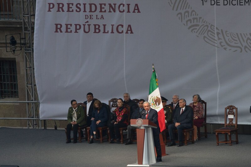 El presidente de México, Andrés Manuel López Obrador, pronuncia un discurso durante la ceremonia del 1 de diciembre en la Ciudad de México.