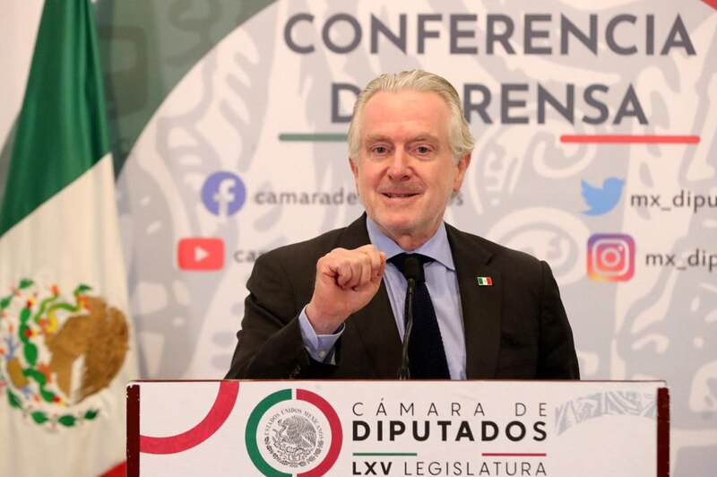 El presidente de la Cámara de Diputados, Santiago Creel, ofrece una conferencia de prensa.