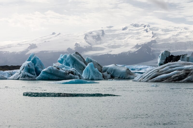 Icebergs en la laguna glaciar de Jökulsárlón, Islandia