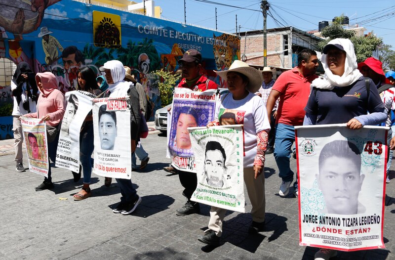 Title: Marcha por los 43 estudiantes desaparecidos de Ayotzinapa