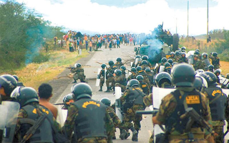 Enfrentamiento entre policías y manifestantes
