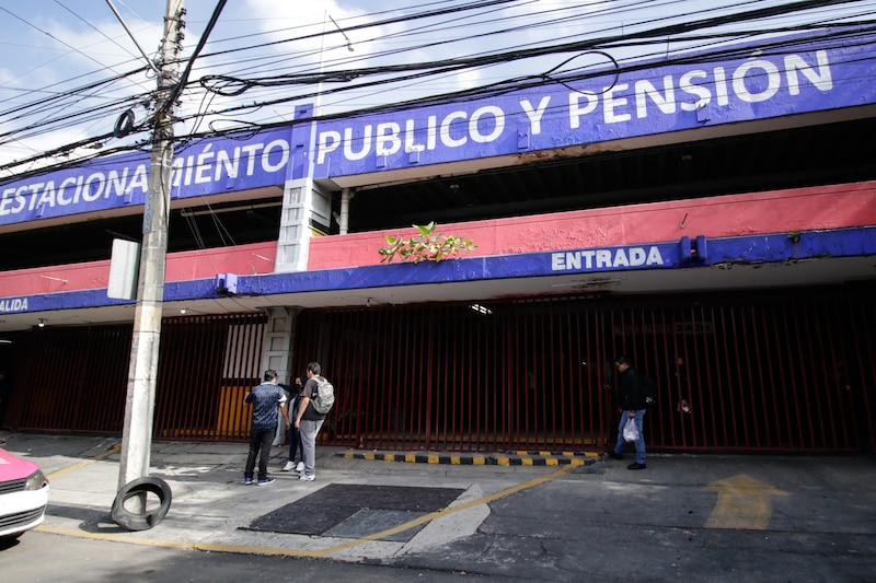 Estacionamiento Público y Pensión