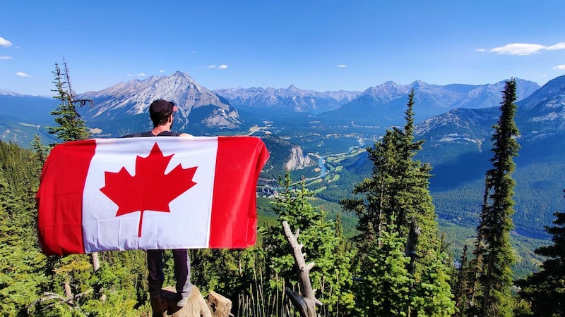 ¡Un hombre en la cima del mundo!