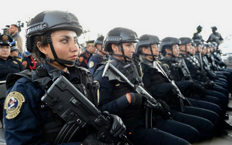 Mujeres policías en formación