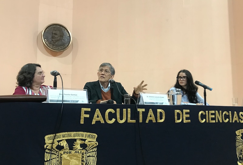 Mesa redonda sobre la importancia de la ciencia en la sociedad actual