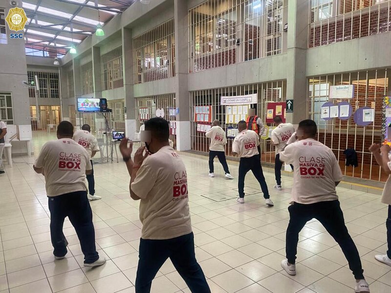 Clase masiva de box en el Reclusorio Norte