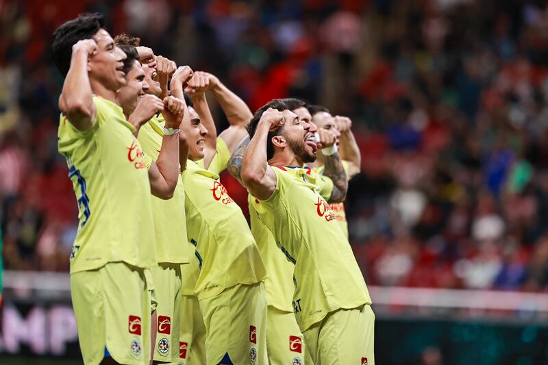 ¡Los jugadores del Club Sport Herediano celebran su victoria!