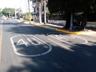 Desde 2023, se definieron topes de velocidad a 50 kms por hora en avenidas urbanas