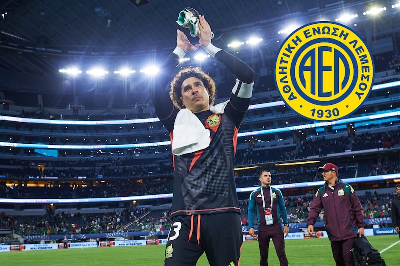 Guillermo Ochoa. El portero mexicano podría ser el primero en la historia en ser convocado a seis Copa del Mundo tras fichar con el AEL Limassol FC del futbol de Chipre.
