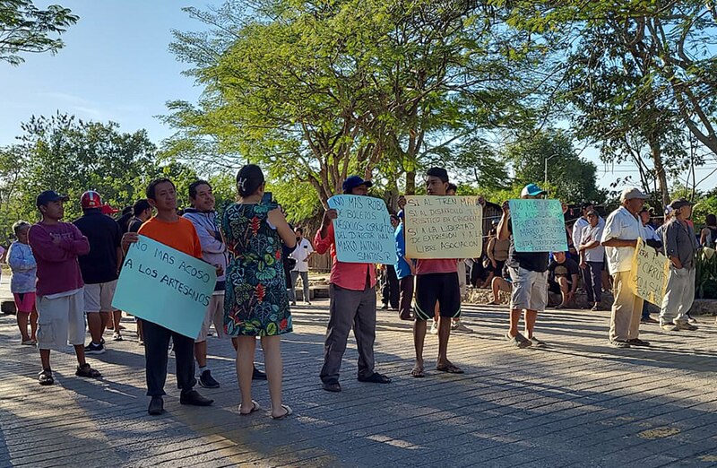 Protesta contra el acoso a los artesanos en Chichén Itzá